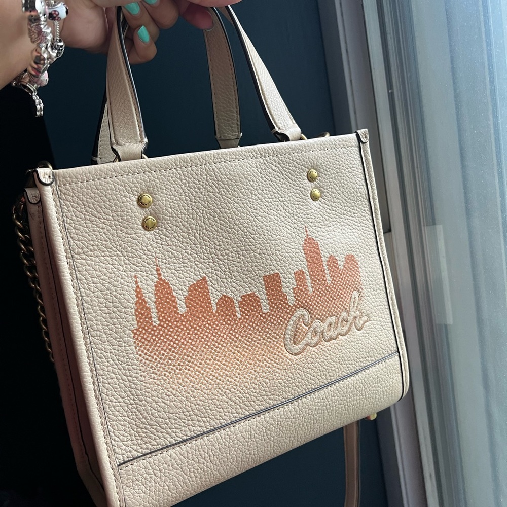 Coach jlo Dempsey 22